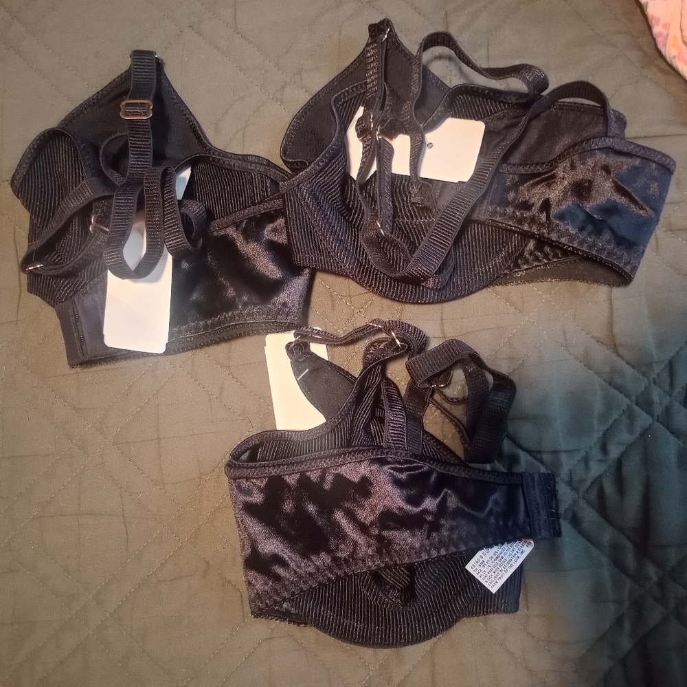 Bras - Picture 4 of 5